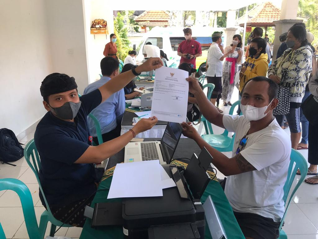 Pelayanan Keliling PRAJA SAKTI Kecamatan Kuta Selatan di Wantilan Depan Kantor Desa Adat Pecatu